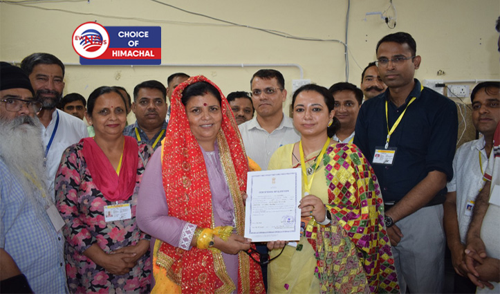 कमलेश ठाकुर ने प्राप्त किया विजयी प्रमाण पत्र