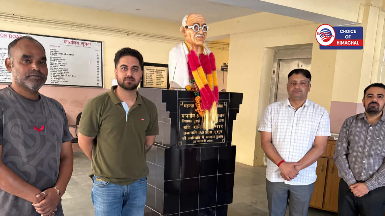 नूरपुर में जयंती पर याद किए राष्ट्रपिता महात्मा गांधी, एसडीएम अरुण शर्मा ने अर्पित की श्रद्धांजलि