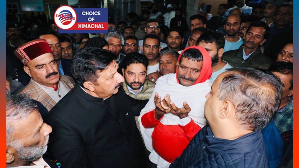 झंडूता हादसा : देर रात दुर्घटना स्थल पर पहुंचे डिप्टी सीएम, प्रभावित परिवारों से मिले