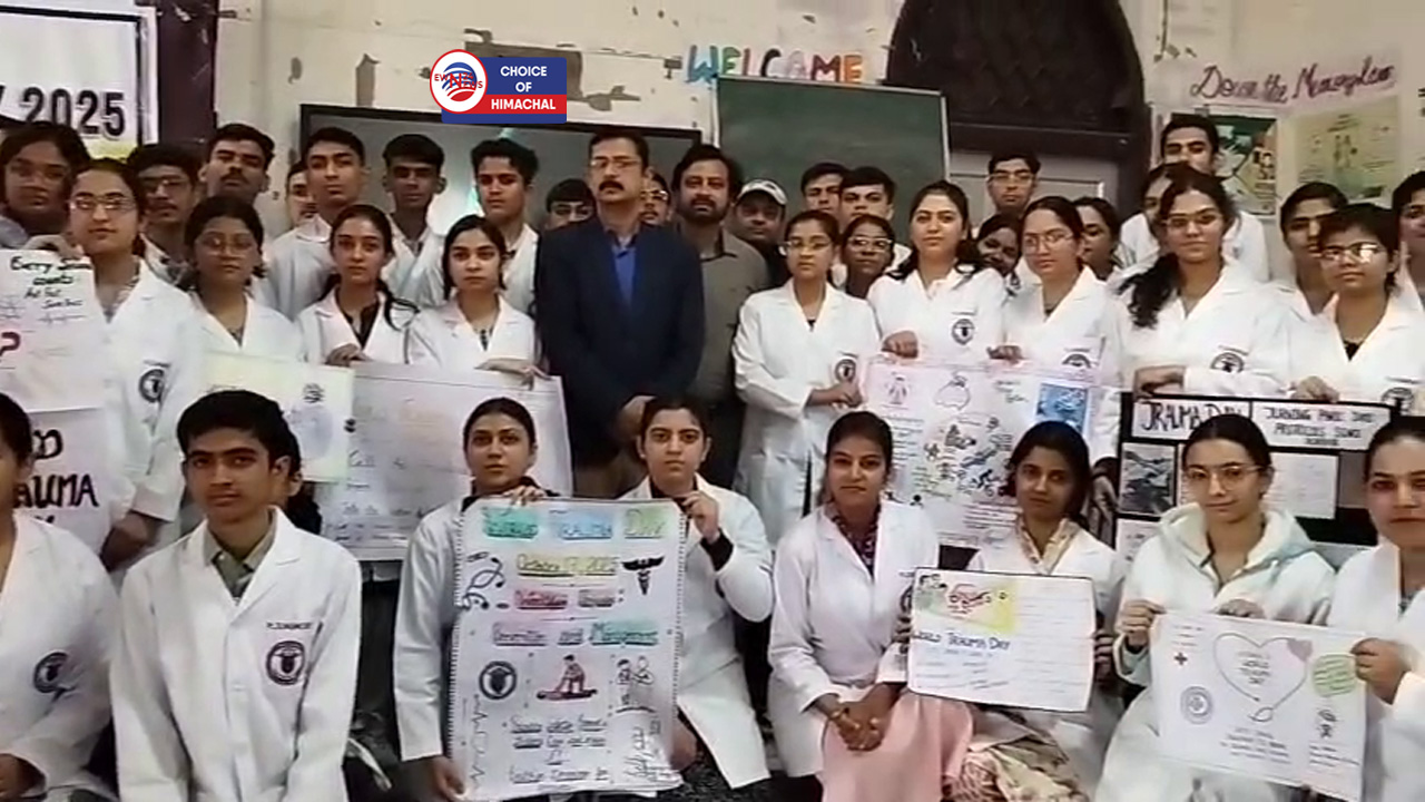 मेडिकल कॉलेज चंबा में ट्रॉमा, सीपीआर दिवस और रोड सेफ्टी सप्ताह-पोस्टर बनाकर किया जागरुक 