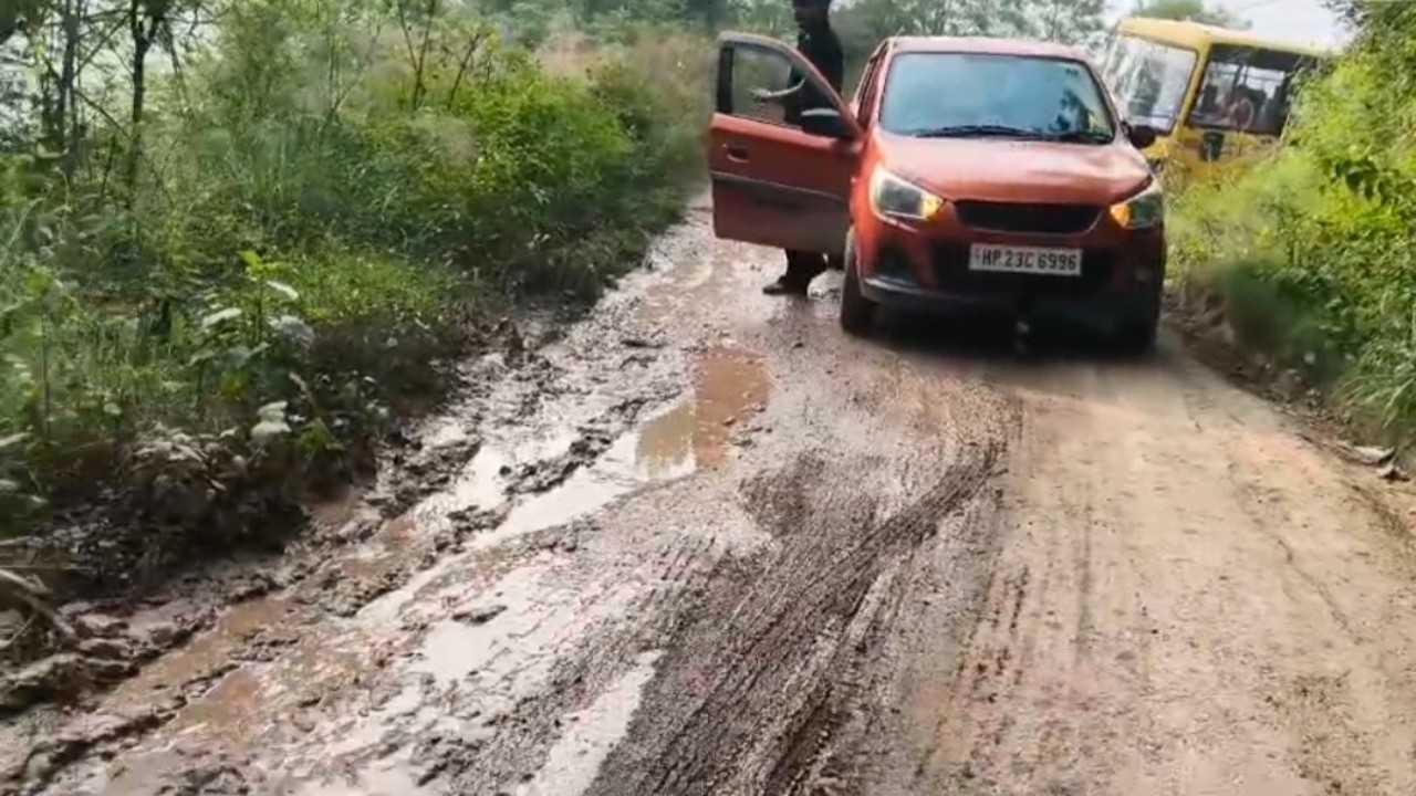 झंडूता : जब्बलू के लोग परेशान, सड़क की हालत खस्ता, बस सुविधा भी नाममात्र 