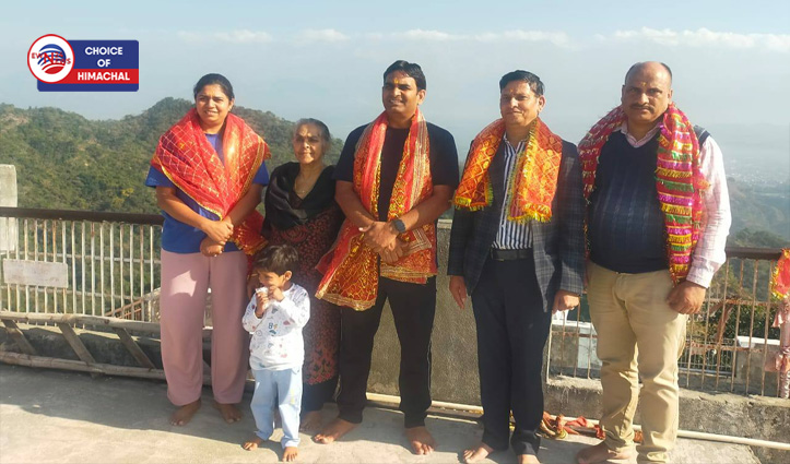 जयंती देवी मंदिर पहुंचे डीसी कांगड़ा, टेका माथा-व्यवस्थाओं का भी लिया जायजा