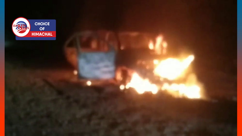 कुठेड़-जवाली मार्ग पर चलती फॉर्च्यूनर में भड़की आग, समय रहते सवार सुरक्षित बाहर निकले