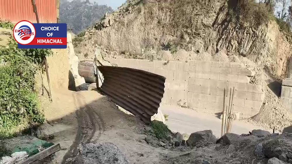 स्वारघाट-मतनोह-मंझेड-बागछाल सड़क बंद, लंबा सफर करने को मजबूर लोग