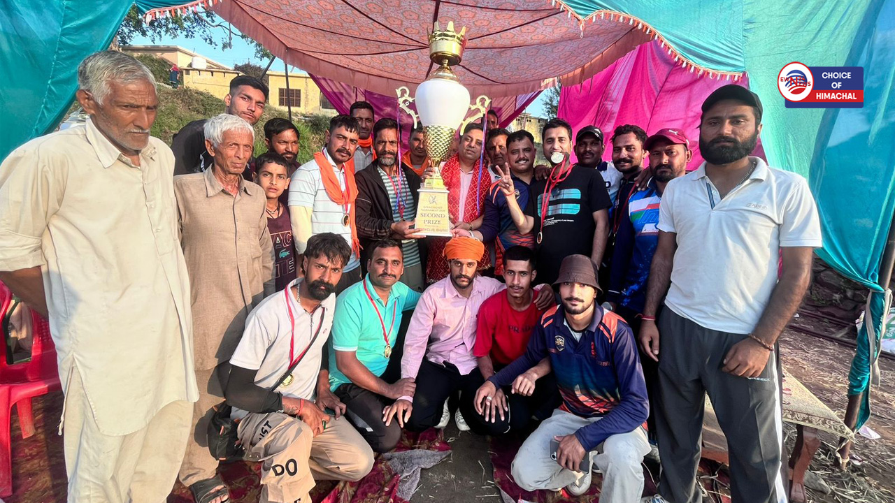 स्वारघाट : भुवाही BPL क्रिकेट टूर्नामेंट में देहनी टीम रही विजेता, परमिंदर मैन ऑफ द सीरीज