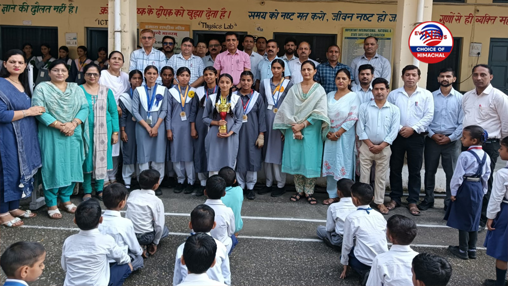 कबड्डी के जोनल टूर्नामेंट में मझीण स्कूल उपविजेता : प्रधानाचार्य ने मेडल व मोमेंटो देकर किया सम्मानित