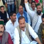नूरपुर : अडानी मुद्दे को लेकर LIC ऑफिस के बाहर कांग्रेस का प्रदर्शन