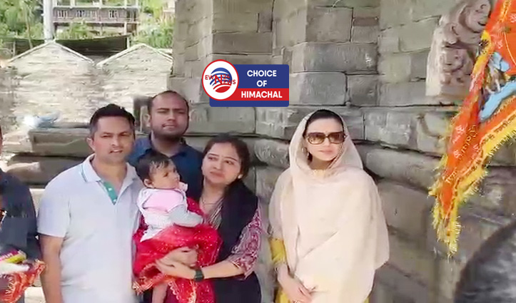 वीडियो : शिमला पहुंचीं प्रीति जिंटा, मां हाटेश्वरी के दरबार नवाया शीश