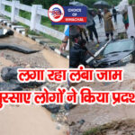 बिलासपुर : दधोल में भारी बारिश ने मचाई तबाही, सड़क टूटी, कार बही