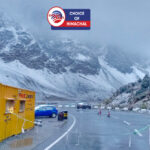 बर्फ ने रोके पहिए : मनाली-लेह हाईवे यातायात के लिए बंद, सैकड़ों वाहन फंसे